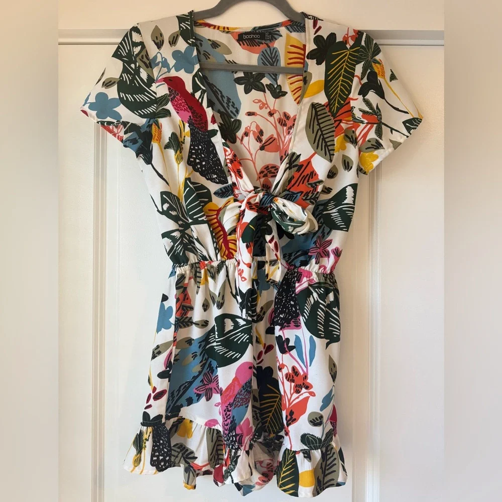 ASOS Boohoo Front Tie Cut Out Romper Tropical Floral Size US 6 - Picture 5 of 8